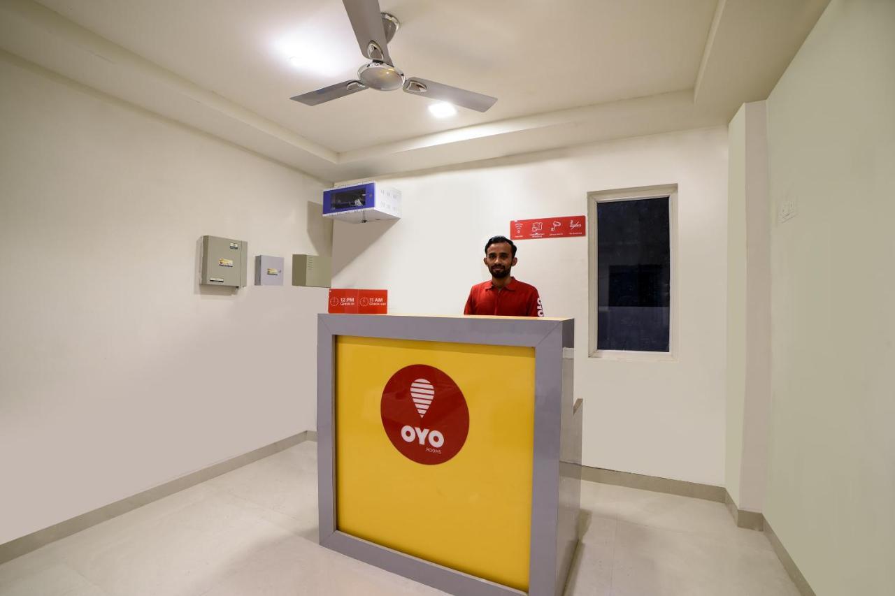 Hotel Oyo 16606 Iconic Living Hajdarabad Zewnętrze zdjęcie